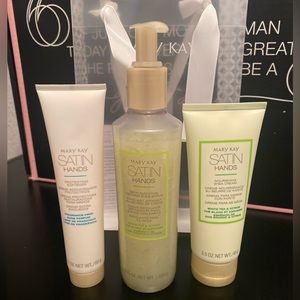 Mary Kay Satin Hands Pampering Set
